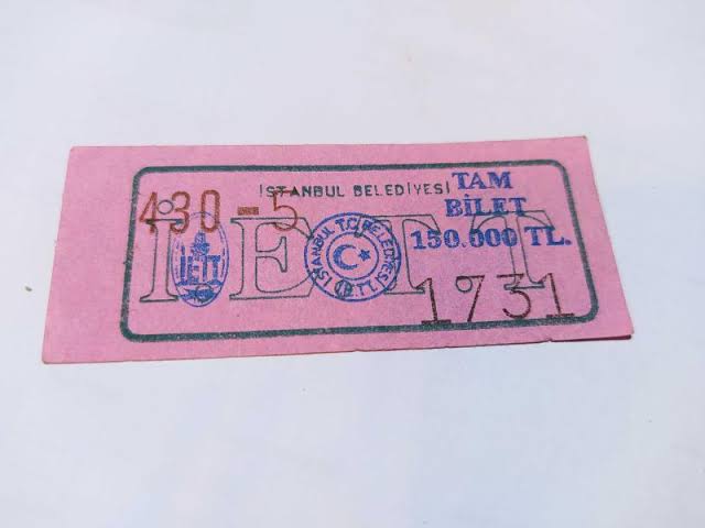 1000047692