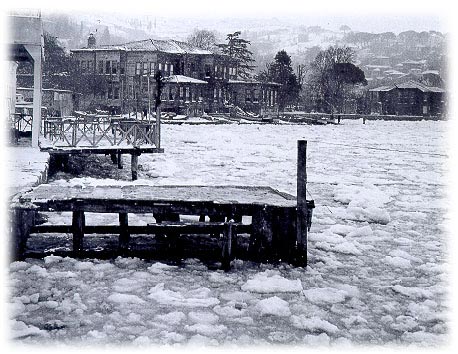 24 Şubat 1954'te görünen buz kütleleri 4