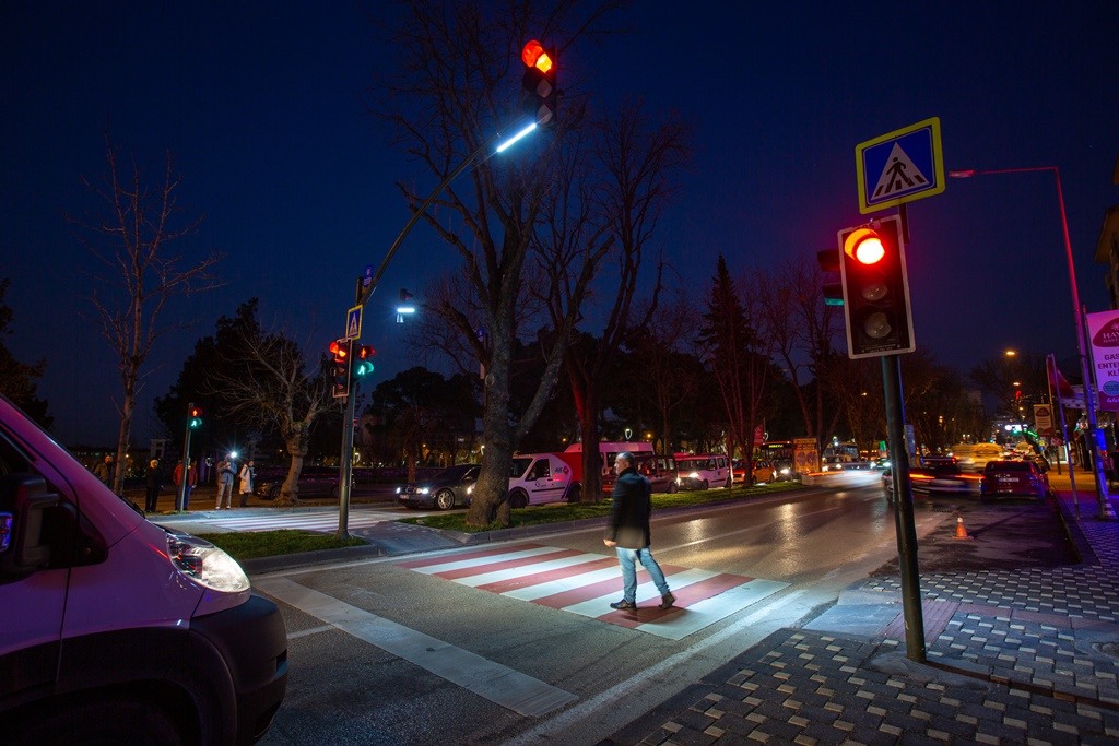 33882_MTY1YjFmNT_3