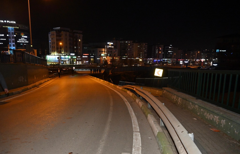 33925_MTY1YzI5Mm_2