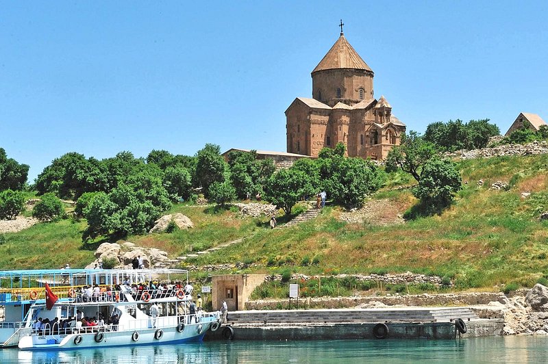 akdamar-island (1)