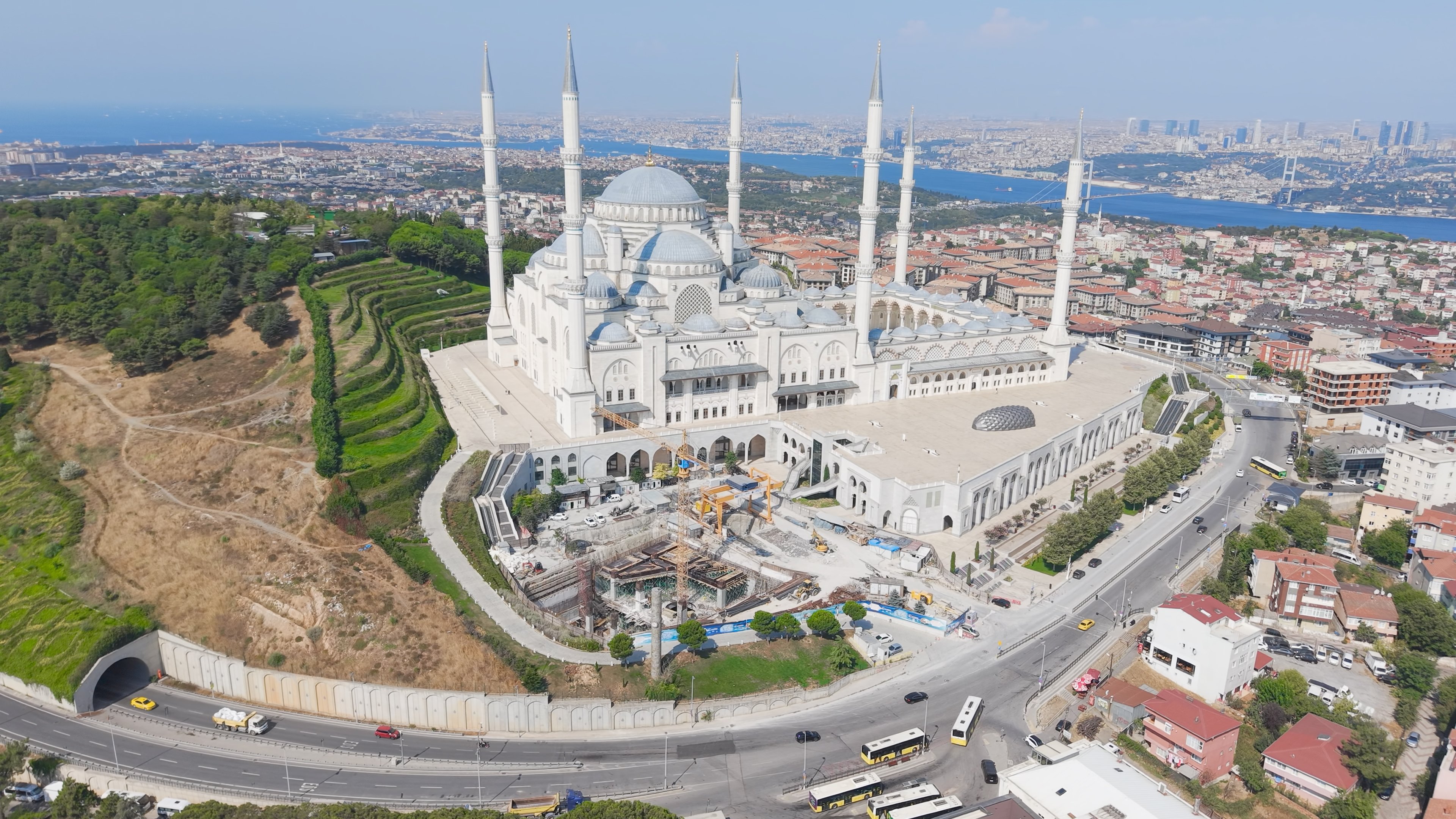 Büyük-Çamlıca-Camii-İstasyonu.00_08_14_00.Still073 (1).jpg