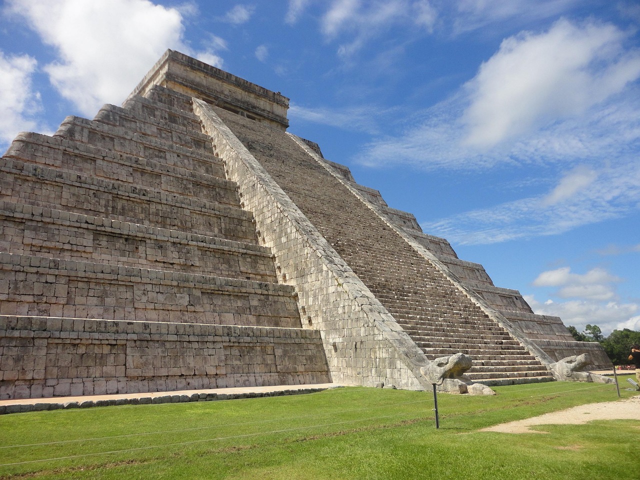 chichen-itza-2328945_1280.jpg