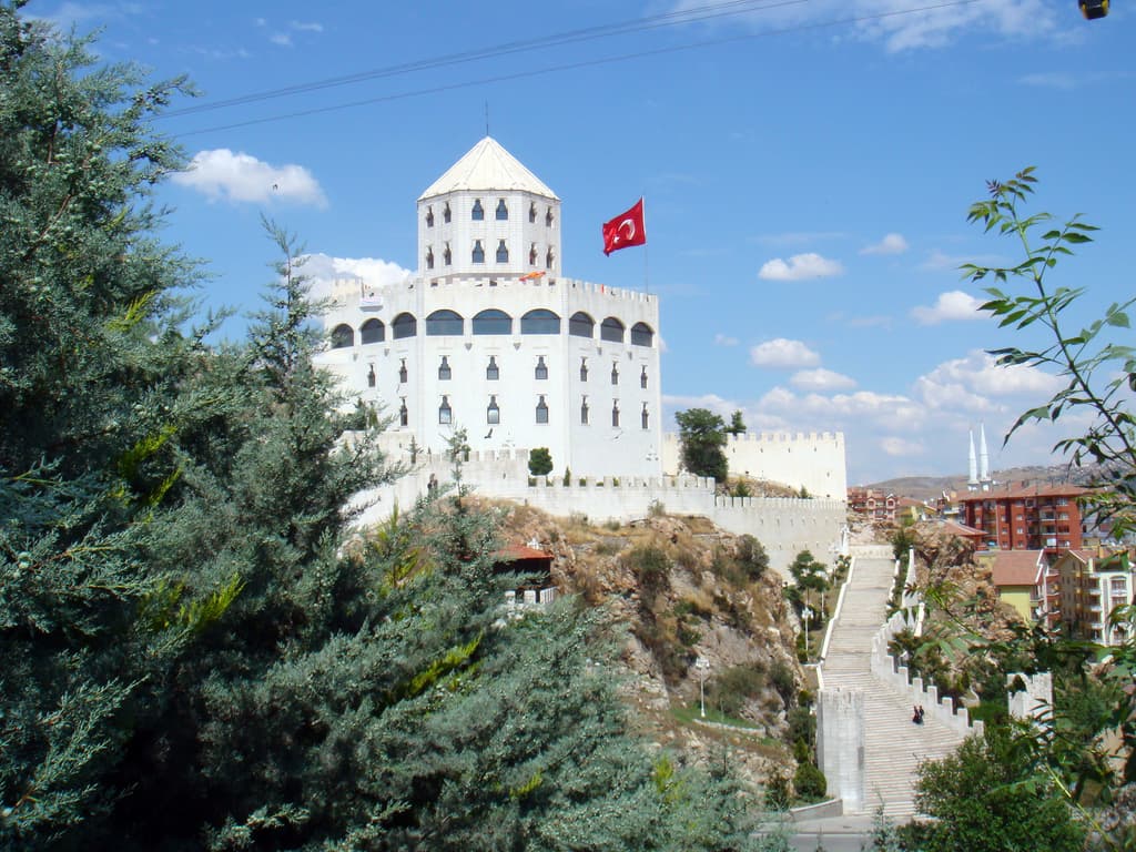 Estergon_Kalesi,_Keçiören