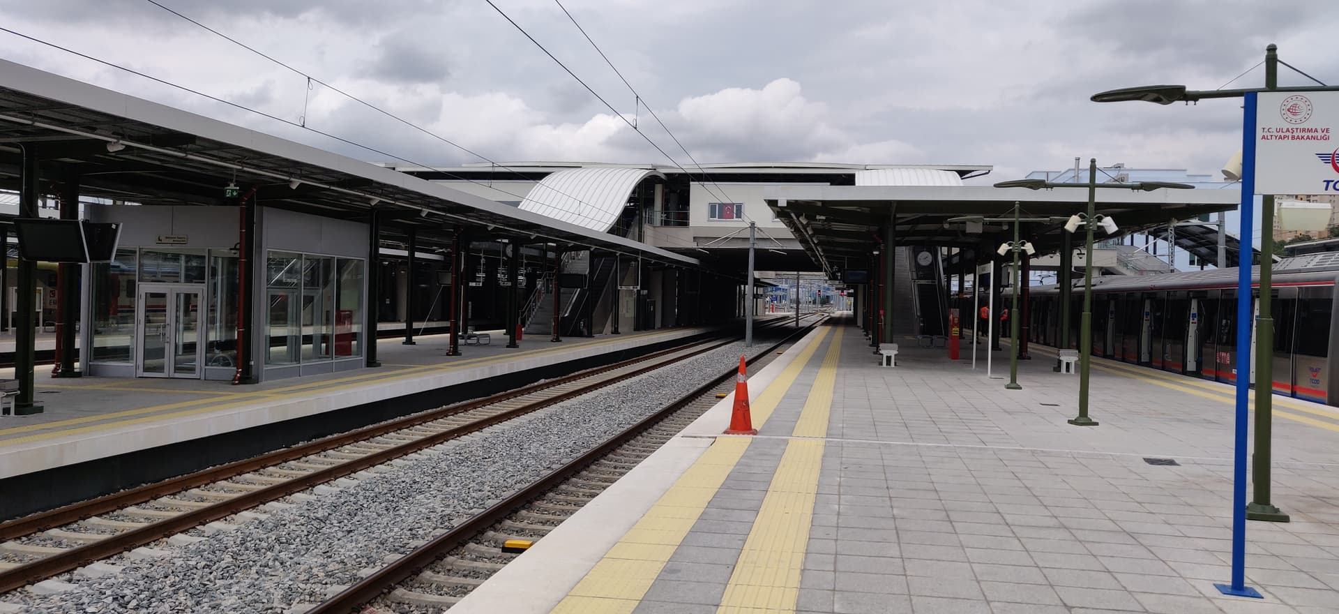 Halkali_marmaray_station