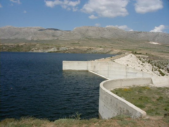 Karamanlı_Barajı_-_panoramio