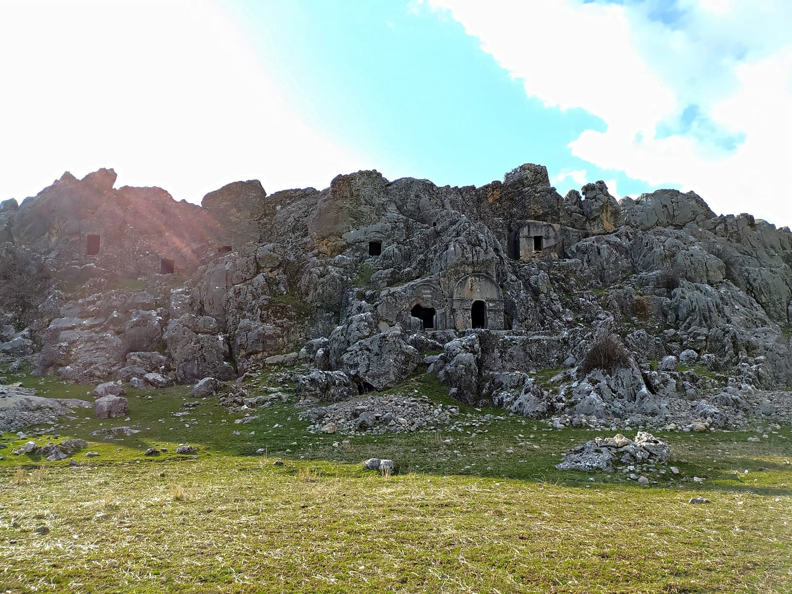 kaya-mezarlari-2