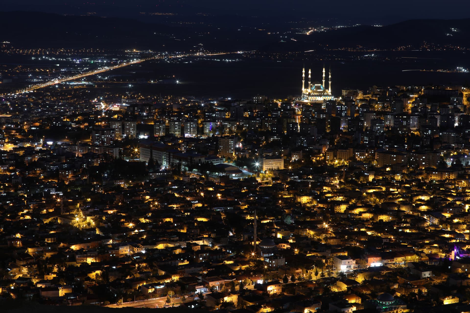 kmaras-genel-gece-gorunum