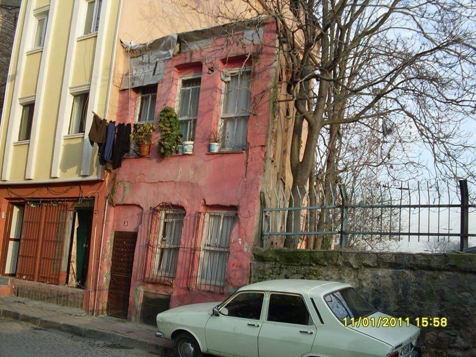 Kumkapı Tavasi Çeșme sokak 18 04 2014