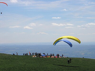 Parapentistes_sur_le_puy_de_dome