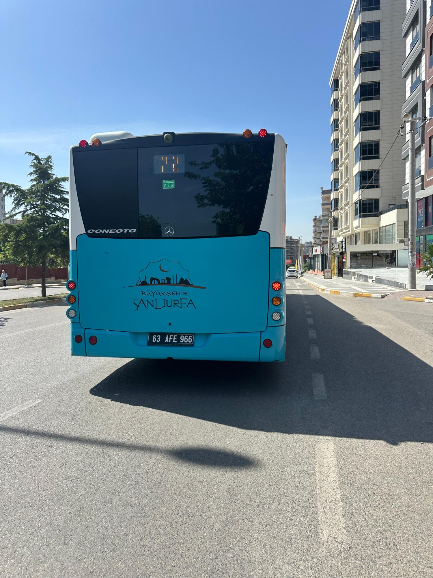 sanliurfa-buyuksehir-belediyesi-sanliurfada-otobusun-durakta-durmamasi-sikayeti-1.jpg