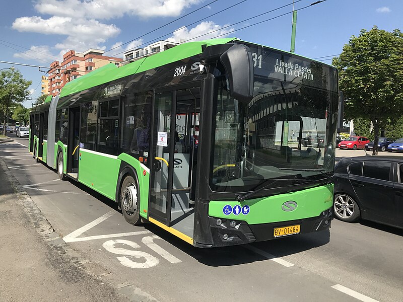 Solaris_Trollino_18,_RAT_Braşov,_-2004,_4_June_2020,_15-39,_Piaţa_Decebal,_Braşov,_Romania.JPG