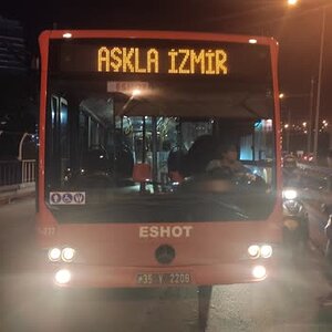eshot-otobus-soforu-tarafindan-yasanan-trafik-problemi-1_350x350.jpg