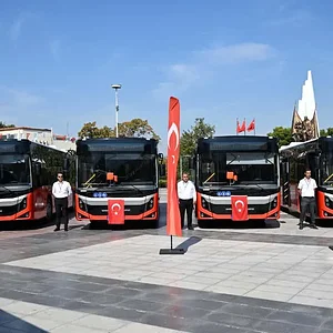 manisa-buyuksehir-toplu-ulasim-konforu-icin-filoya-35-yeni-otobus-ekledi-11-68df72905688e.webp