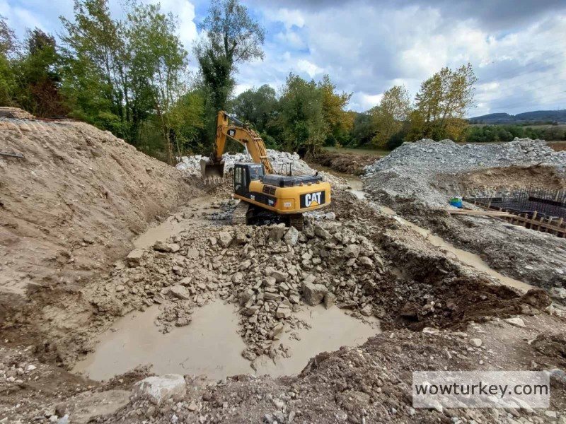 1727161030-77b96182ffcd075ac535