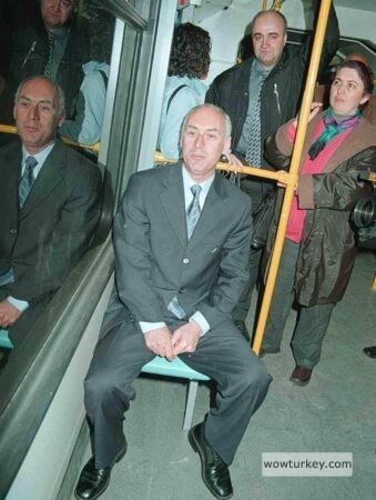 2.-YAZI-ICIN-BURSARAYIN-29-EKIM-2001DEKI-ILK-EGITIM-SURUSUNE-ERDOGAN-BILENSERLE-BIRLIKTE-KATILDIK-339x450