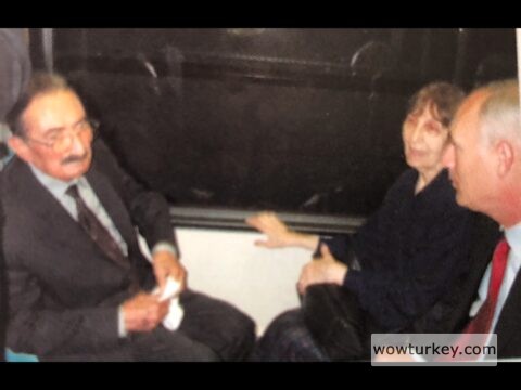 3.-YAZI-ICIN-BULENT-ECEVIT-VE-RAHSAN-ECEVIT-BURSARAYDA-ERDOGAN-BILENSERLE-BIRLIKTE-YOLCULUK-YAPTILAR-480x360