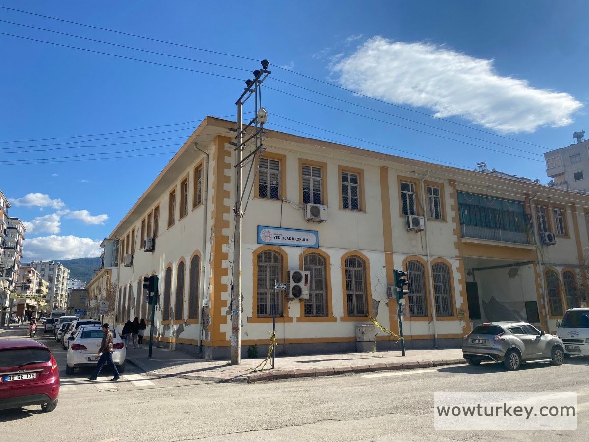 bahcelinin-mezun-oldugu-tarihi-okul-da-depremde-hasar-gordu-5_9c806