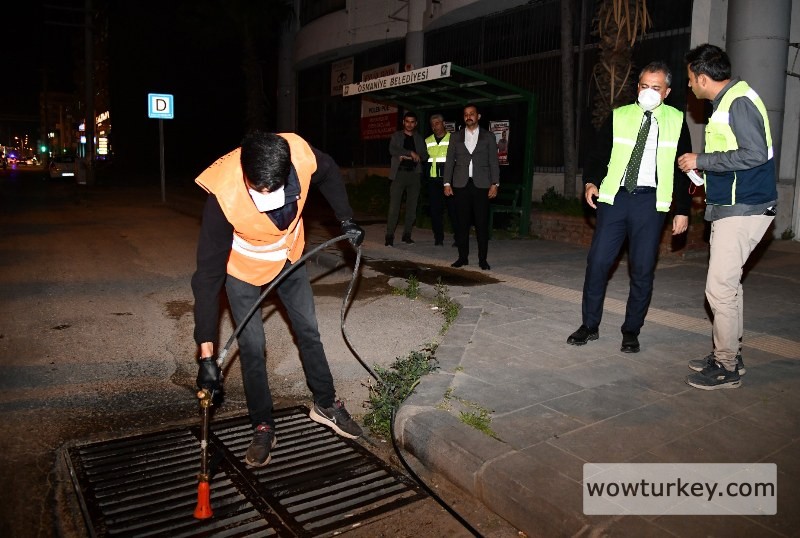 BAŞKAN-İBRAHİM-ÇENET-İLAÇLAMA-AMİRLİĞİ’NİN-GECE-ÇALIŞMASINA-KATILDI-3_800x538