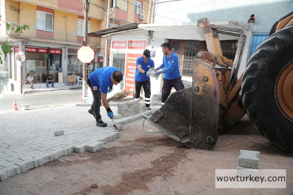 bayraklida-yol-yenileme-seferberligi-suruyor-6