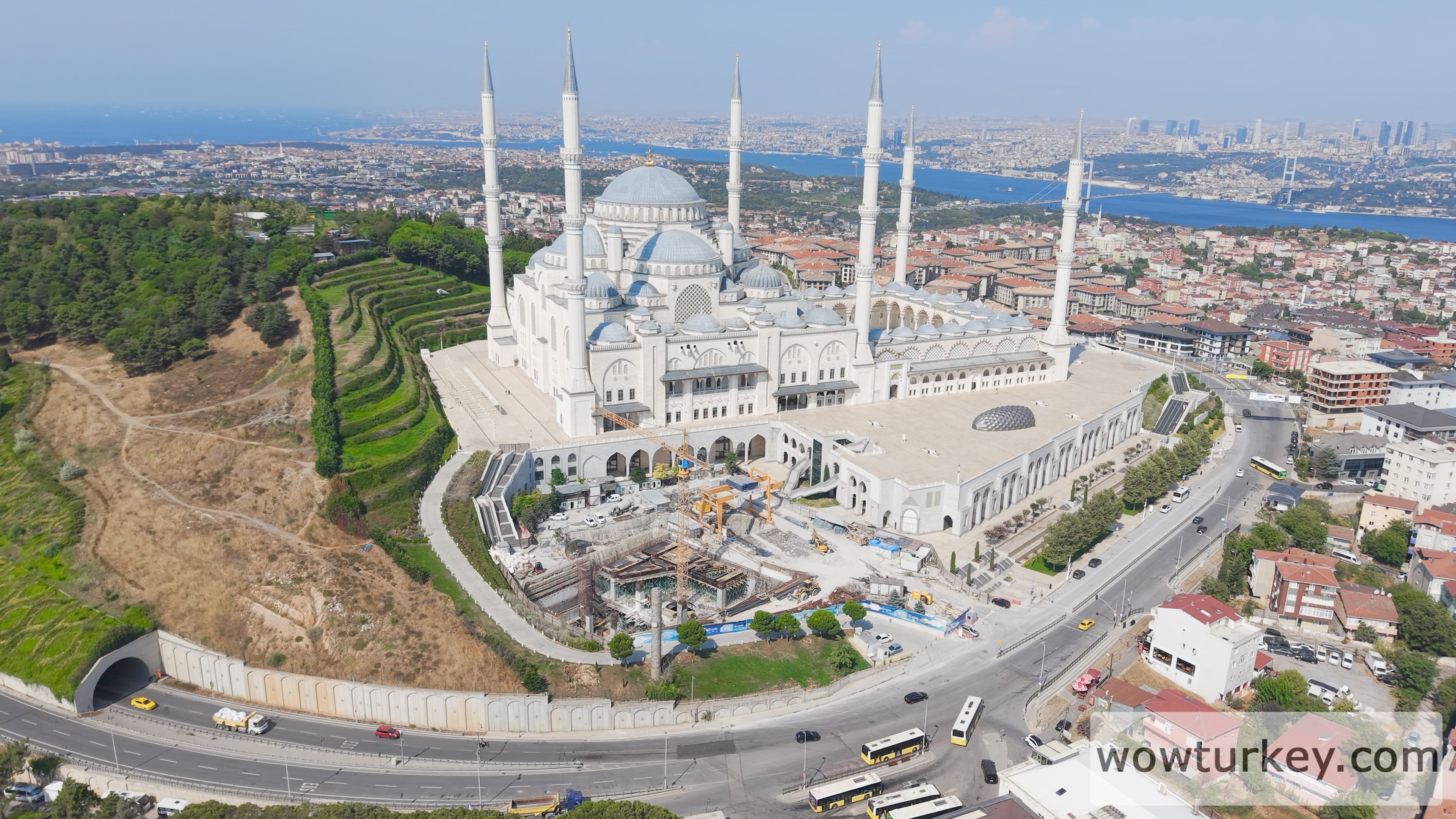 Büyük-Çamlıca-Camii-İstasyonu.00_08_14_00.Still073 (1).jpg