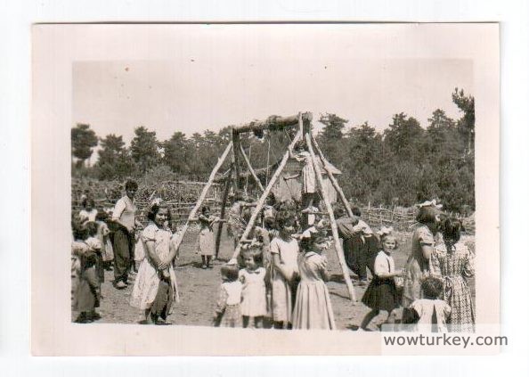 BÜYÜK KÜRECİ 1950LER SALINCAK VE ÇOCUKLAR