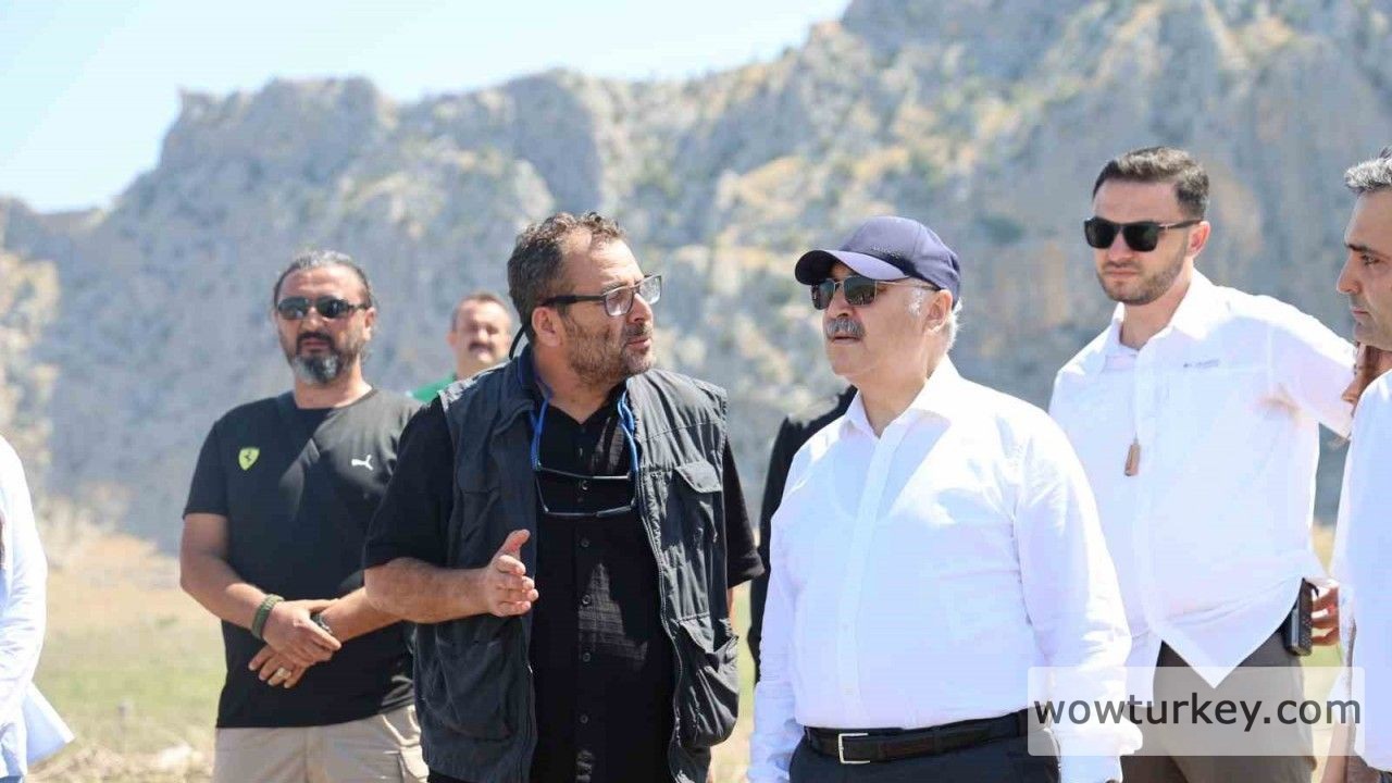 dunya-tarihine-isik-tutacak-izler-icin-anavarza-antik-kentinde-ilk-kazma-vuruldu