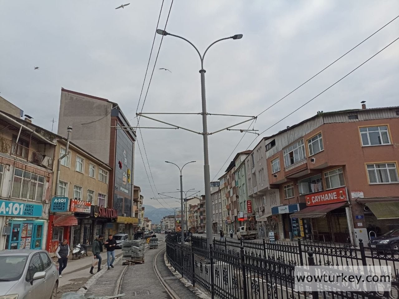 ehir-hastanesi-tramvay-hattinda-elektrik-hatlari-cekiliyor