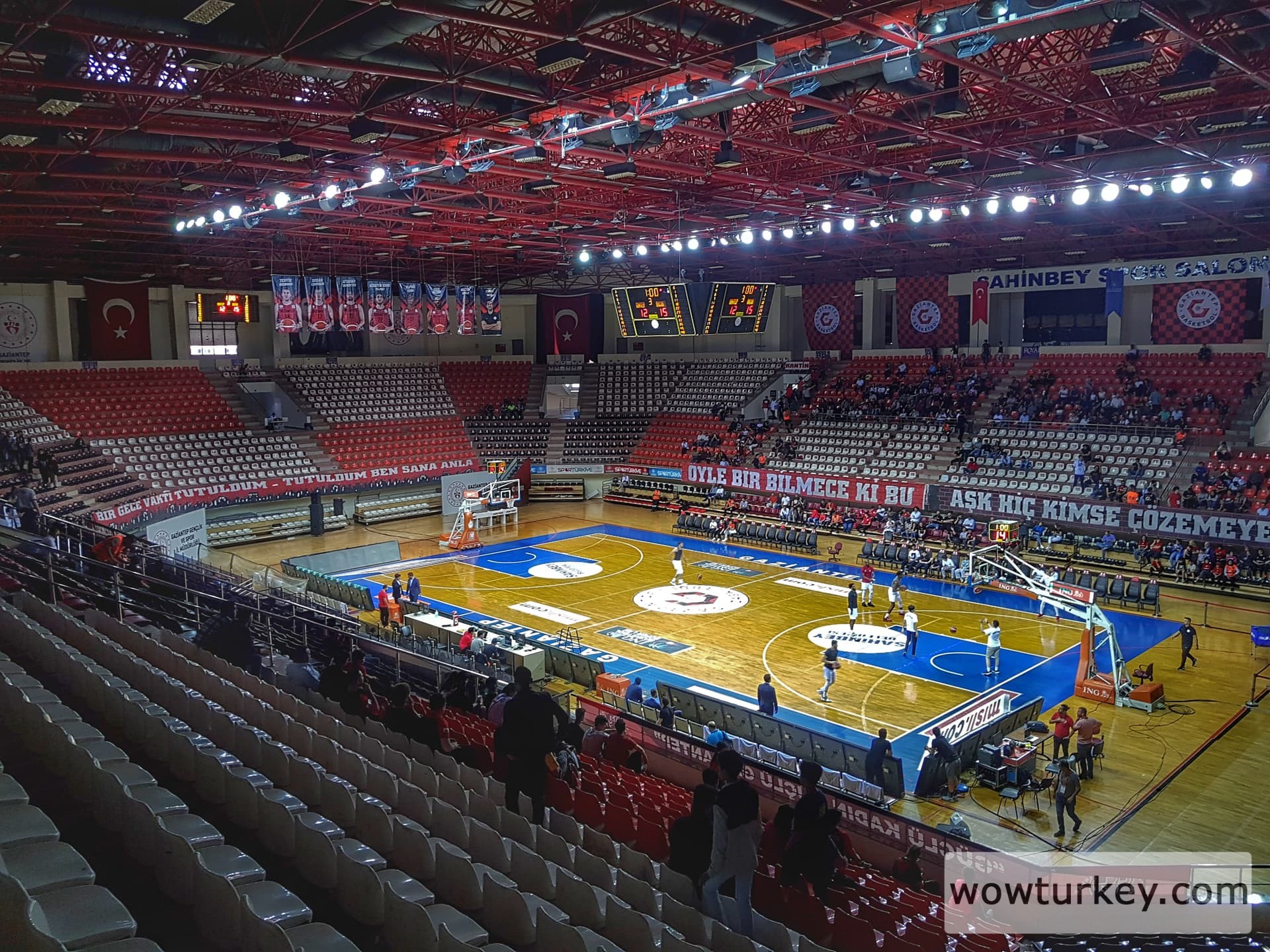 Şahinbey Spor Salonu