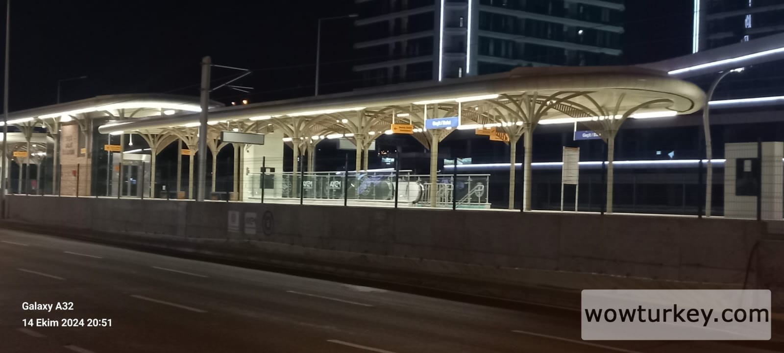 Geçit Balat İstasyonu dıştan görünüm geçit tarafı 1.jpg