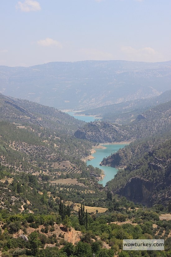 Gezende-Stausee_bei_Evsin,_Blick_nach_Südost