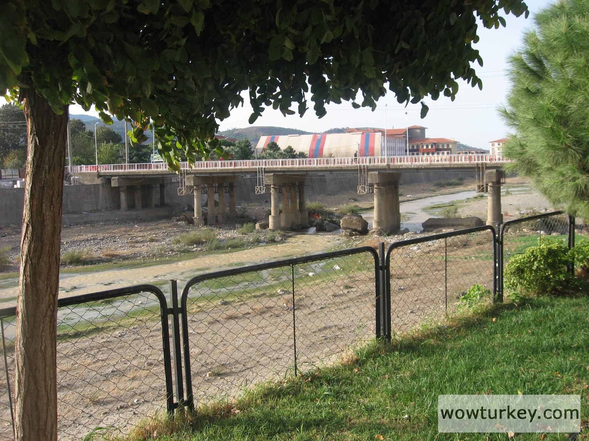 IMG_5852 havran ortasından geçen çay