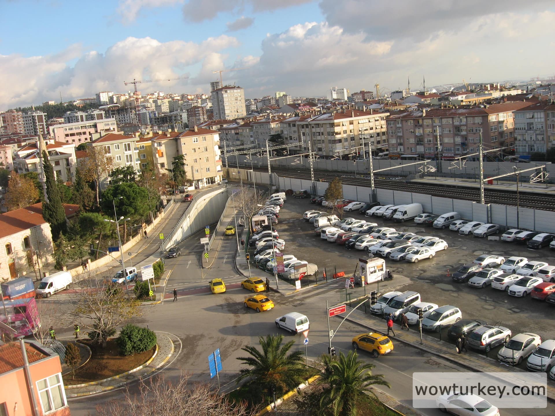 IMG_6119 pendik Lokman Hekim Tren Yolu Altgeçidi ve YHT otoparkı