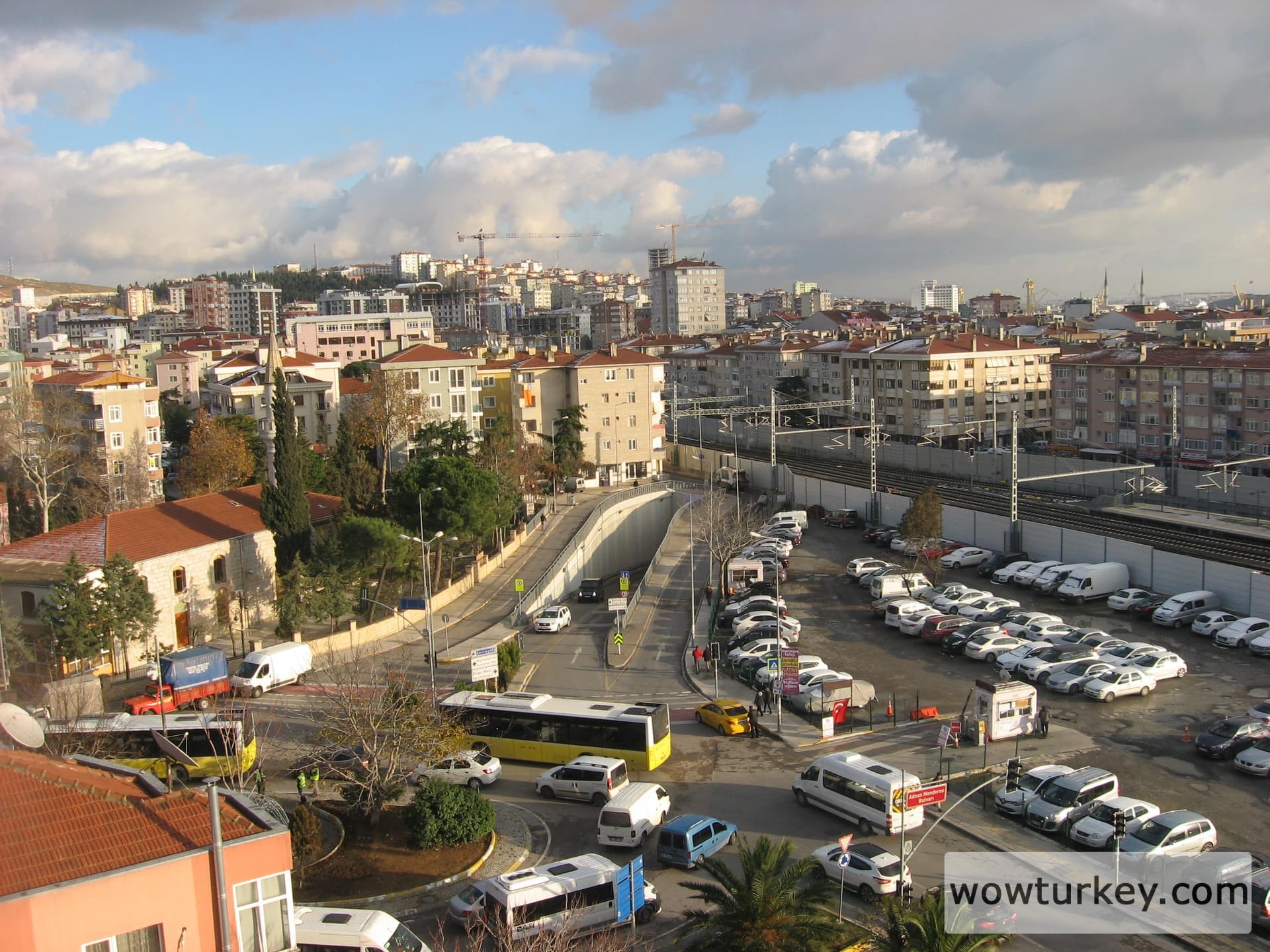 IMG_6121 pendik Lokman Hekim Tren Yolu Altgeçidi ve YHT otoparkı