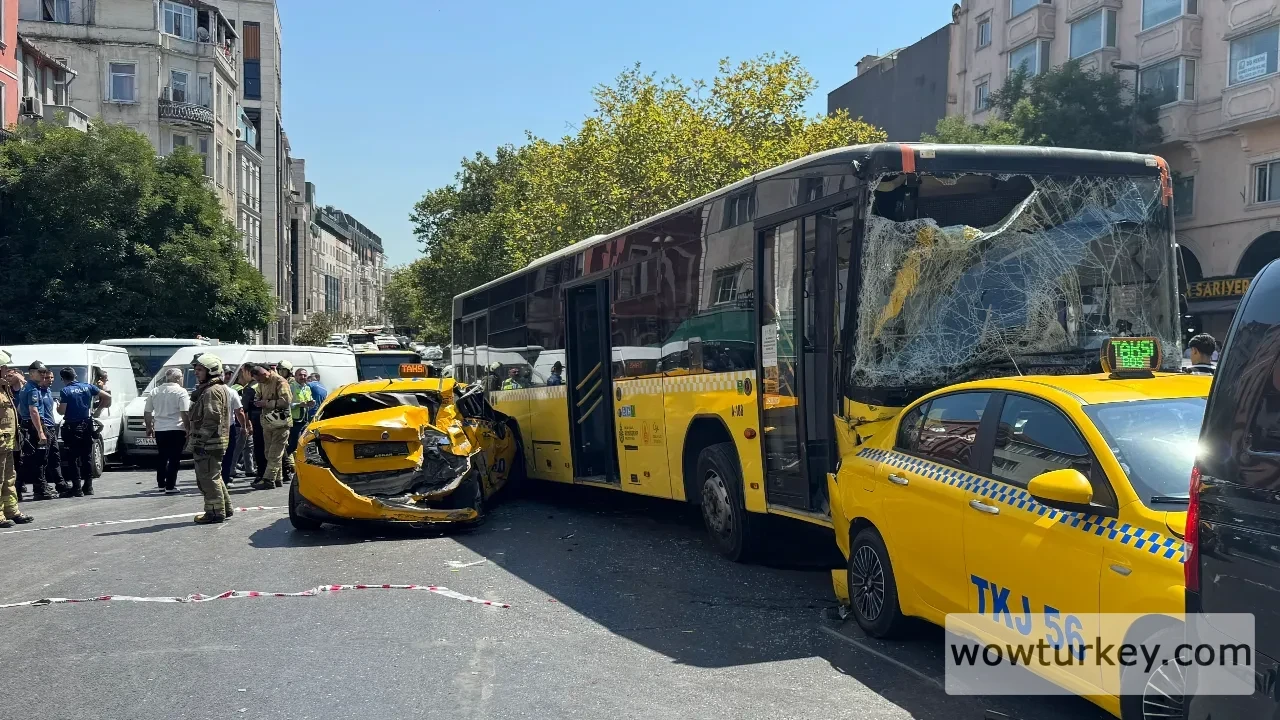 istanbulda-feci-kaza-iett-otobusu-10-araci-bicti-yaralilar-var-3236029_20250722120459.webp