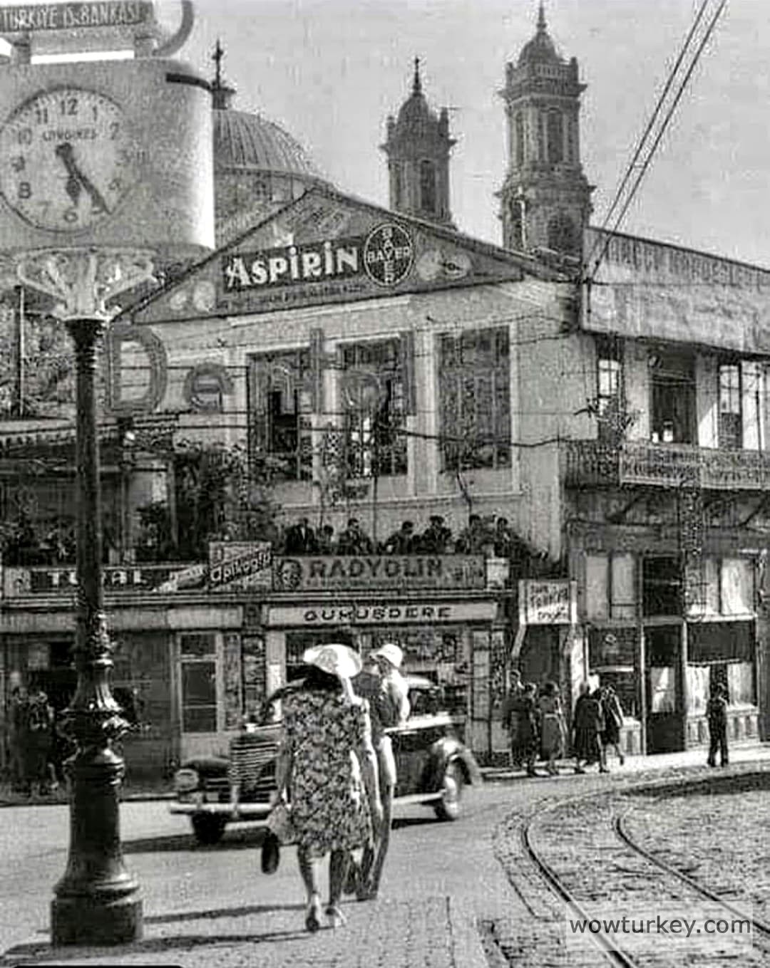istiklalcaddesitaksimgirişi1940lıyıllar