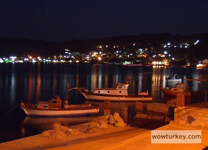 izmir_cesme_at_night_by_galopper.jpg