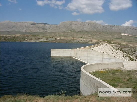 Karamanlı_Barajı_-_panoramio