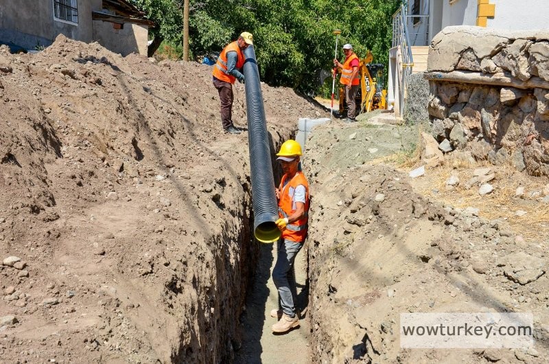 maski-kuluncak-bicir-e-kanalizasyon-hatti-insa-ediyor_1923