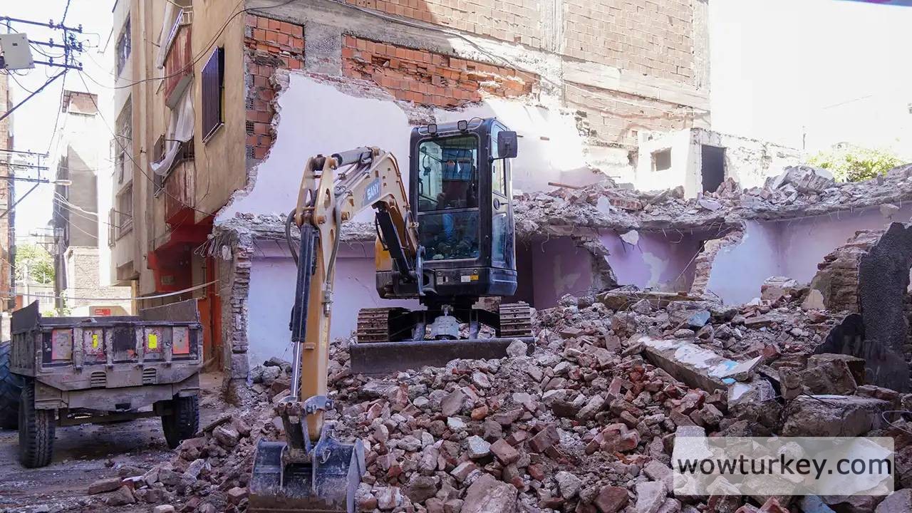 pursaklar-belediyesi-metruk-yapi-greyder-19112024-2-1zmnvw7f.jpeg