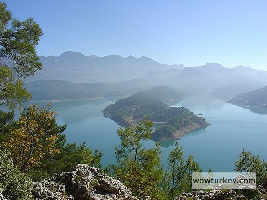 Reservoir-in-Taurus-Mountains