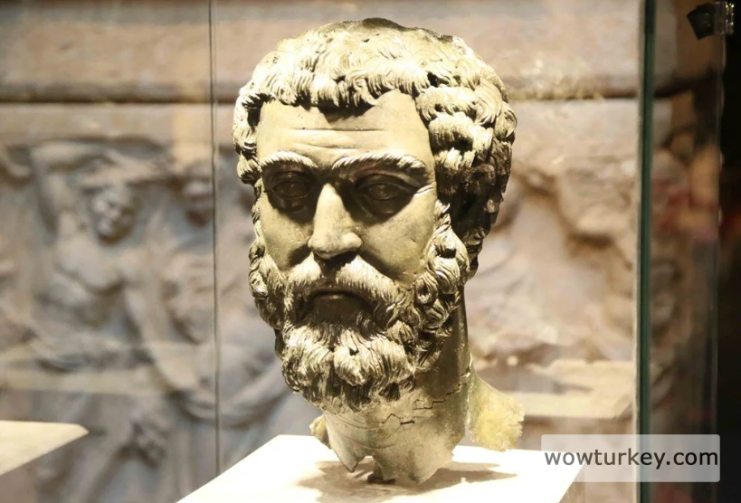 Septimius Severus'un heykel başı.png