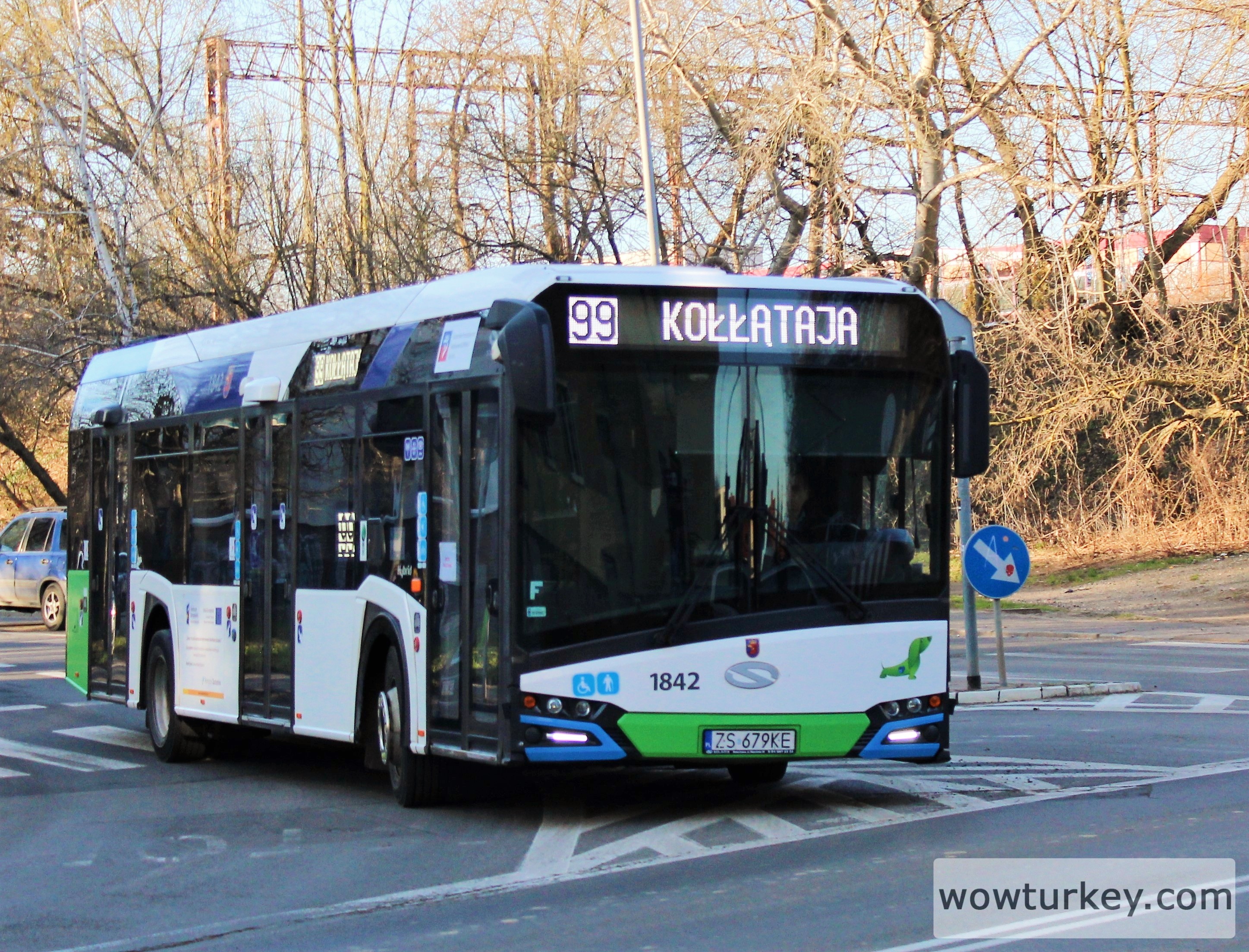 Solaris_Urbino_12_Hybrid_1842,_bus_line_99,_Szczecin,_2022.jpg