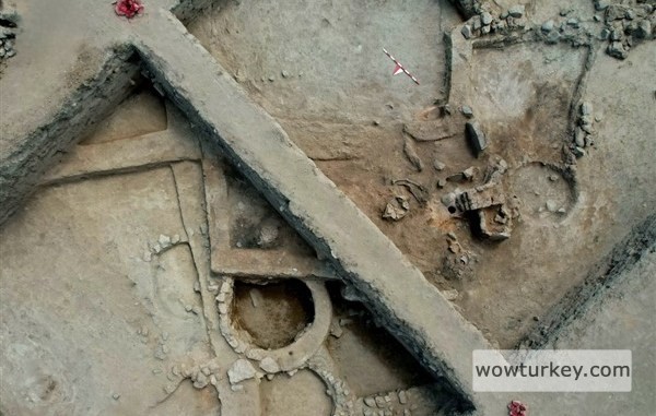 Tavsanli-Hoyuk-Kazilarinda-3750-Yillik-Bir-Silindir-Muhur-Bulundu