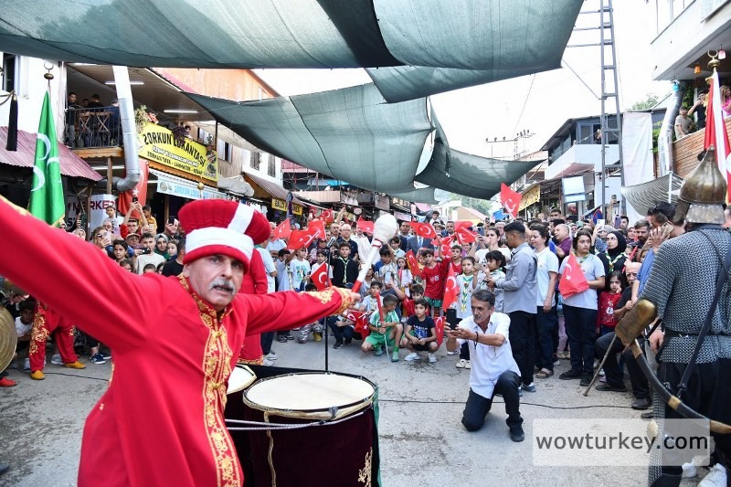ZORKUN-YAYLASI-ÇOCUK-ŞENLİĞİ-KORTEJ-YÜRÜYÜŞÜYLE-BAŞLADI-2_1200x800_800x533