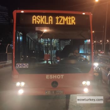 eshot-otobus-soforu-tarafindan-yasanan-trafik-problemi-1_350x350.jpg